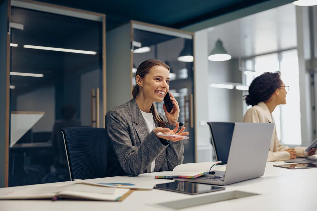 Como a triagem de e-mails com IA funciona durante o trajeto para o trabalho