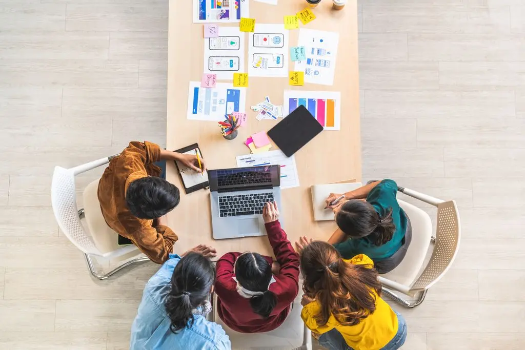 O primeiro CRM para startups: 6 sinais que o fundador deve acompanhar antes do RevOps